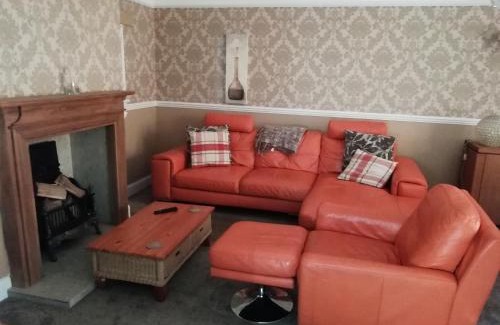 Tillicoultry Apartment | Carvetii - Halite House - 3 bed House sleeps up to 5 people