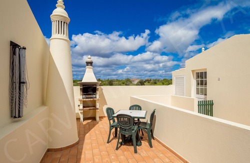 Mato Serrao Apartment | Carvoeiro Apartment 7A | professionally cleaned | 2-bedroom apartment | gated complex | communal pool | close to Carvoeiro