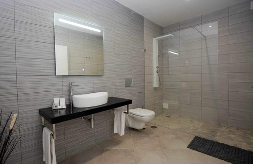 Poco Partido Hotel | Carvoeiro B&B and S.P.A Suite 1