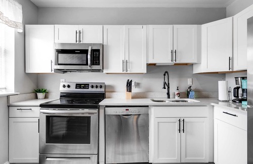 Richmond House | Carytown Home/Free Parking/Fenced Yard/Family-Friendly/4TVs
