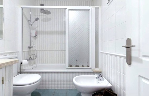 Las Palmas de Gran Canaria House | Casa Vencejo, spacious house ideal for families or friends with 5min shopping center