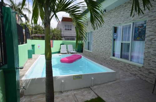 Jaco House | Casa 007, 10 people private Residence downtown Jaco!