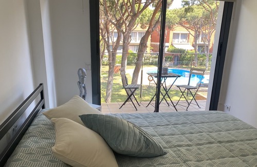 Gava House | Casa Adosada con Piscina Frente a la Playa de Gavà Mar