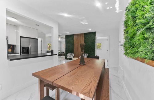 North Central Hollywood House | Casa Agape Waterfront Hot tub