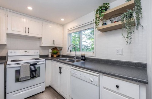 Tiny Cottage | Casa Albanese on Farlain Lake