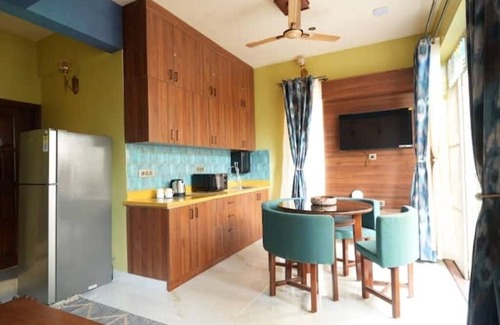 Cooke Town Apartment | 🌿 Casa Albela | Luxe 4BR Boho-Chic Suite with Balcony in Central Bangalore