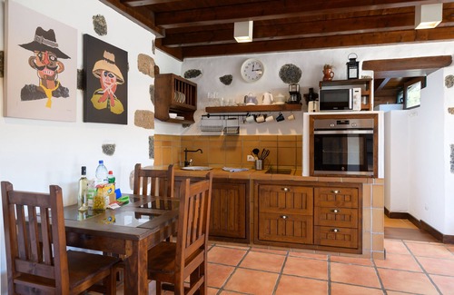 Masdache Apartment | Casa Amaia II, your very own retreat within Vineyards (La Geria)