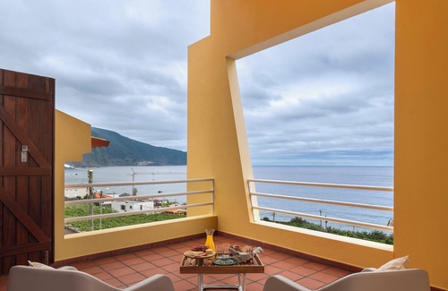 Sao Vicente House | Casa Amarela da Fajã da Areia