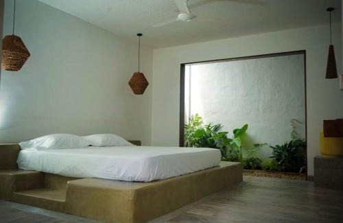 Honda House | Casa Amarilla