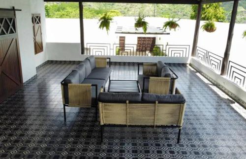 Honda House | Casa Amarilla