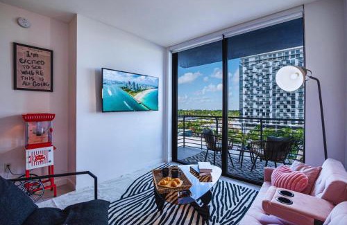 Doral Apartment | CASA AMOR - Beach Club, Gym, Sauna, Free Parking, Near Airport