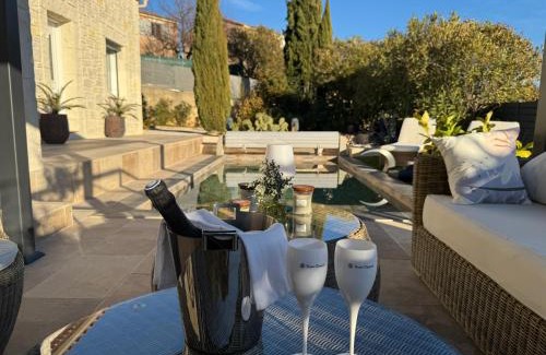 Montfort-sur-Argens Apartment | CASA AMOR & SPA, appartement suite jacuzzi & piscine chauffée