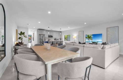 West Little Havana Apartment | Casa Amoret - Brand New Family-Friendly Retreat