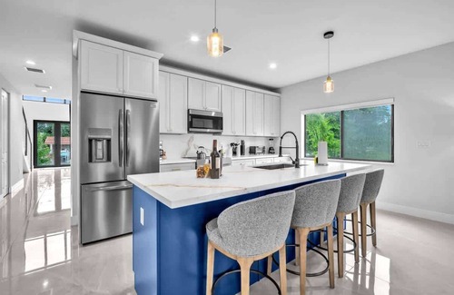 West Little Havana Apartment | Casa Amoret - Brand New Family-Friendly Retreat