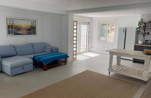 El Faro House | Casa Amplia y Luminosa a 5 Minutos de la Playa