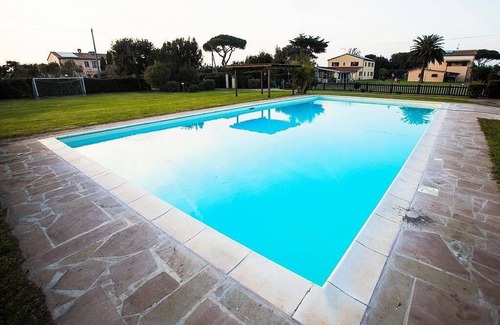 Marina di Castagneto Carducci House | Casa Aneto A: A welcoming apartment surrounded by the greenery, with Free WI-FI.