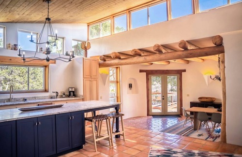 Valdez House | Casa Angel - 3 Bedroom Pet Friendly Home with Amazing Valley and Mountain Views