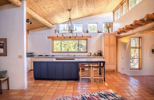 Valdez House | Casa Angel - 3 Bedroom Pet Friendly Home with Amazing Valley and Mountain Views