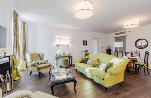 Lucca Historical Center Apartment | Casa Antonia Luxury 2 Bedrooms Apartment