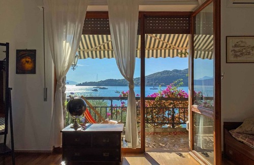 Portovenere Apartment | Casa Arnella - Two Bedroom Apartment, Sleeps 6