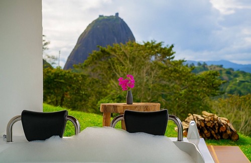 Guatape House | Casa Avril by Johnson