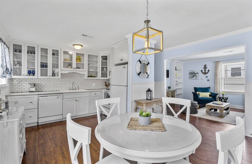 North Carolina Coast Cottage | Casa Azul Cottage -Steps to the Boardwalk with Lots of Privacy. Linens Included!