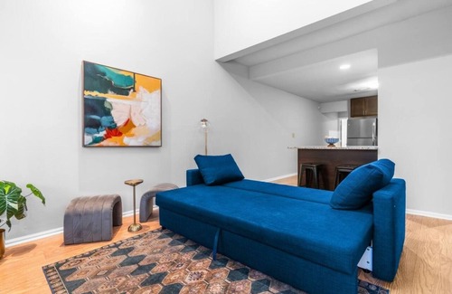 Soulard Apartment | Casa Azul Soulard Modern Loft Near Busch Stadium
