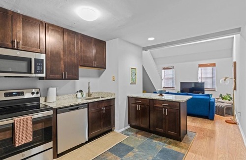 Soulard Apartment | Casa Azul Soulard Modern Loft Near Busch Stadium