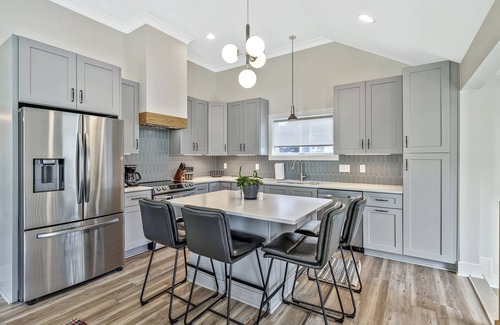McFerrin Park Apartment | Casa Azul with Downtown Views