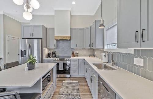 McFerrin Park Apartment | Casa Azul with Downtown Views