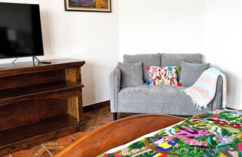 Ciudad Vieja House | Casa Balam, a relaxing home with stunning volcanic views near Antigua