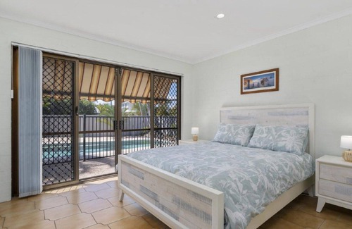 Banksia Beach House | Casa Banksia - Beachfront house with Pool