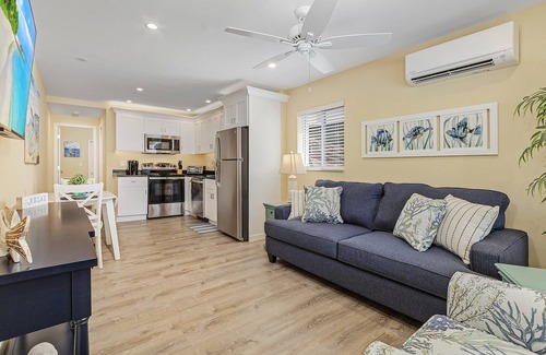 Mid Island Apartment | CASA BELLA" B" - 1 Bed/1 Bath STEPS TO THE BEACH - Sleeps 2