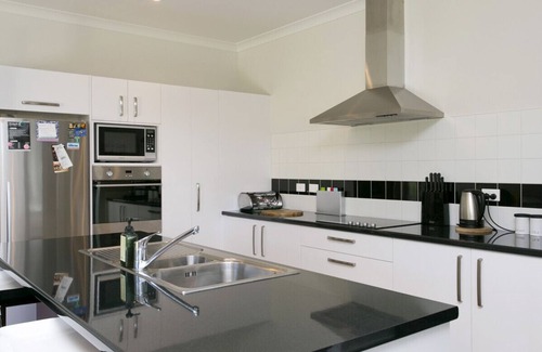 Kinloch Cottage | Casa Bella - Kinloch Holiday Home