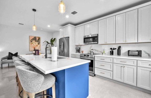 West Little Havana House | Casa Bella - New & Stylish Family-Friendly Home