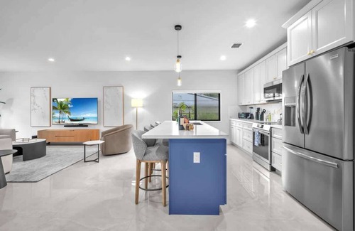 West Little Havana House | Casa Bella - New & Stylish Family-Friendly Home