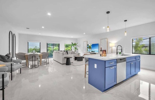 West Little Havana House | Casa Bella - New & Stylish Family-Friendly Home