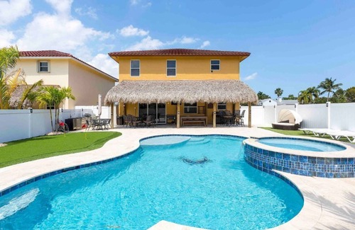 Boynton Beach House | Casa Bella - Paradise 5 bedrooms, pool, hot tub, putting green