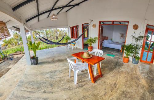 Monitos House | Casa Blanca Broqueles Hotel