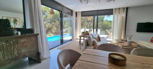 Pals Villa | Casa Blanca