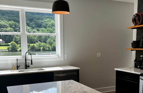 Chattanooga House | Casa Blanca on the Tennessee River Gorge Chattanooga