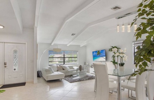 Dania Beach Villa | Casa Blanca ☀️ Tropical Pool ? 10 min to Beach