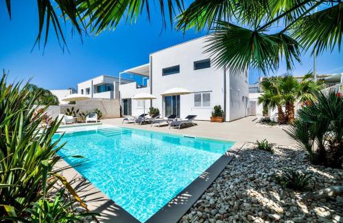 Ragusa Villa | CASA BLANCA VILLA Exclusive with Private Pool