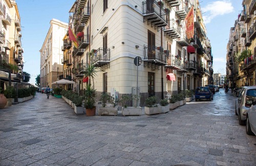 Castellammare Vucciria Apartment | Casa Blu con terrazza alla Vucciria by Wonderful Italy