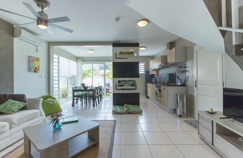Bois d'Olives House | Casa Bois D'O ***, comfortable house with JACUZZI on Saint Pierre