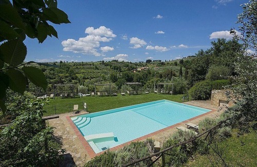 Grassina House | Casa Bonannia A: A cheerful one-story apartment in the characteristic style of the Tuscan countryside.