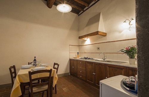 Grassina House | Casa Bonannia O: A romantic and welcoming two-story apartment in the characteristic style of the Tuscan countryside.