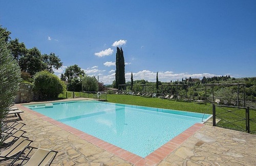 Grassina House | Casa Bonannia P: A bright two-story apartment in the characteristic style of the Tuscan countryside.