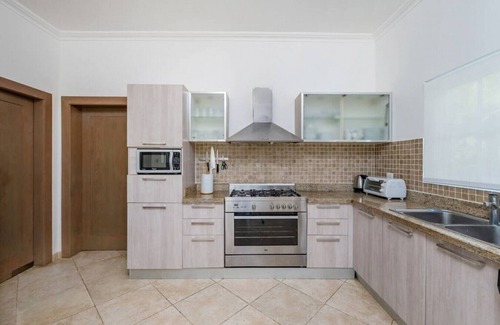 Bavaro Villa | Casa Bonita: Cozy villa with golf course view, private pool, jacuzzi & staff