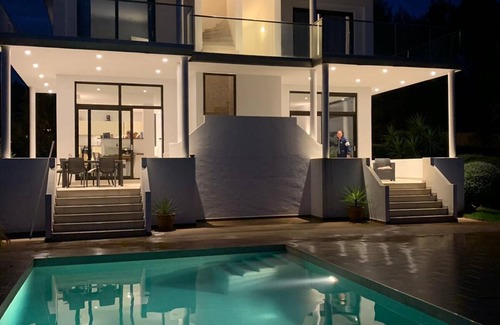 San Antonio Bay Villa | Casa Bonita Outstanding Luxury Villa in IBIZA,walk to all amenities & Beach
